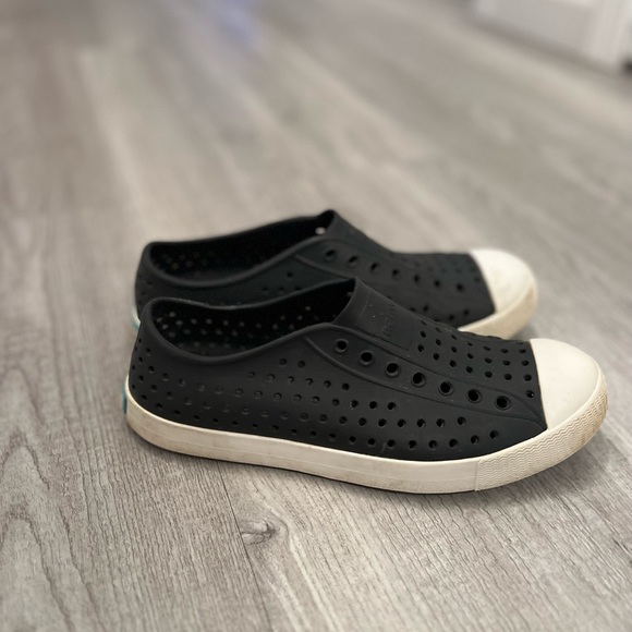 Native Jefferson Shoes - Picture 2 of 5